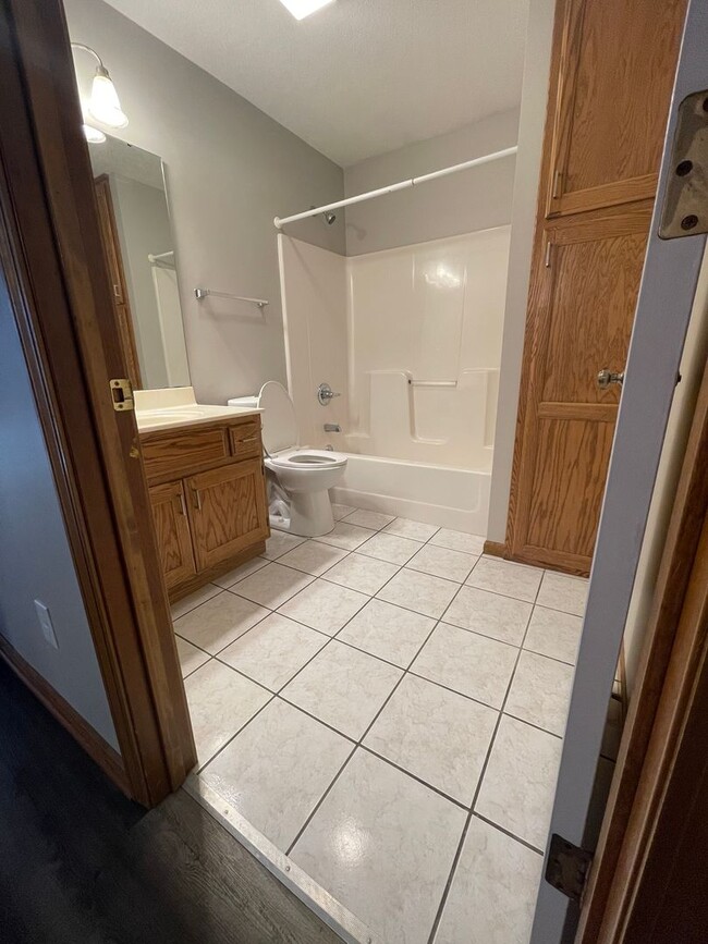 Building Photo - Updated 3 Bedroom, 2 bath duplex in Seaman School Distict