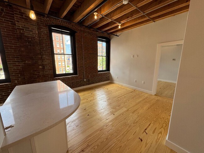 Building Photo - 45 Wingate St