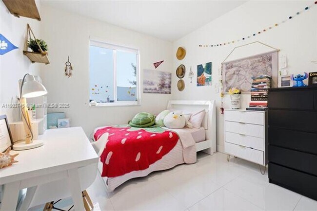 Building Photo - 6611 NW 102nd Path