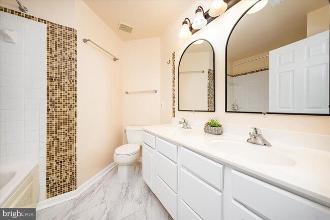 Building Photo - 12121 Amber Ridge Cir