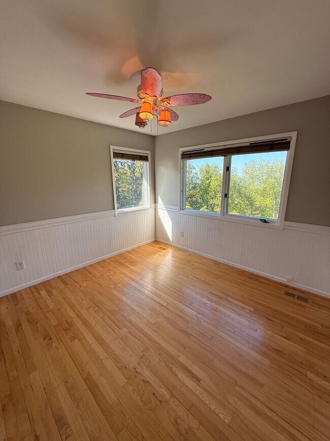 Building Photo - Beautiful Potter's Marsh Home!