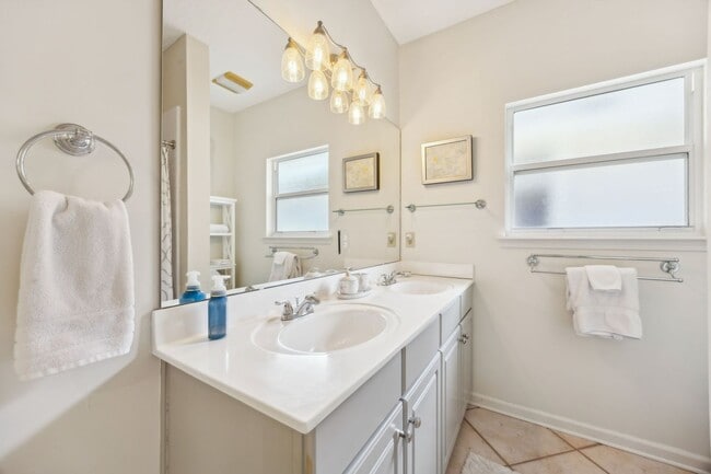 Building Photo - Ocean Village, 3 bed, 2 bath, FULLY furnished home! Walk to the Beach!