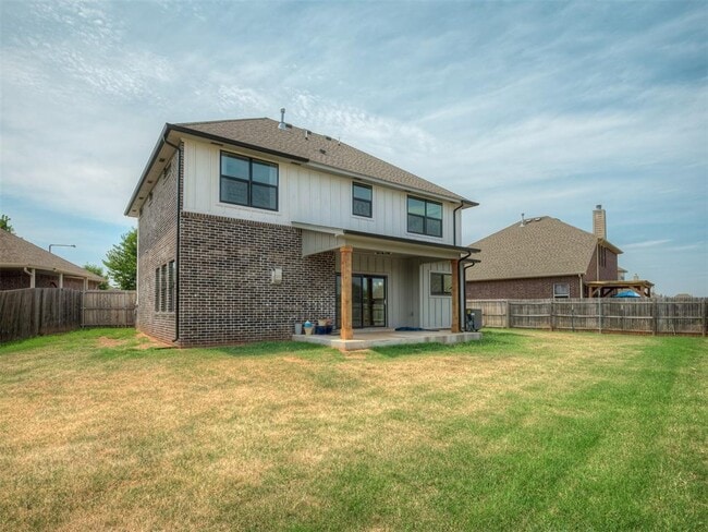 Building Photo - 1413 Zachary Ln