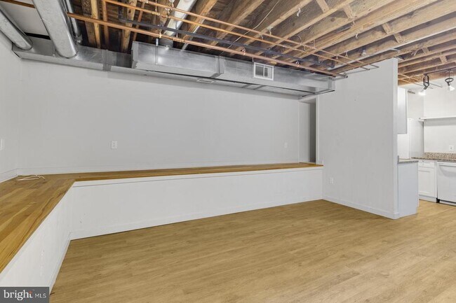 Building Photo - 1737 N Howard St