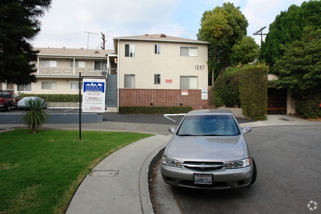 Building Photo - 1247 Viola Ave