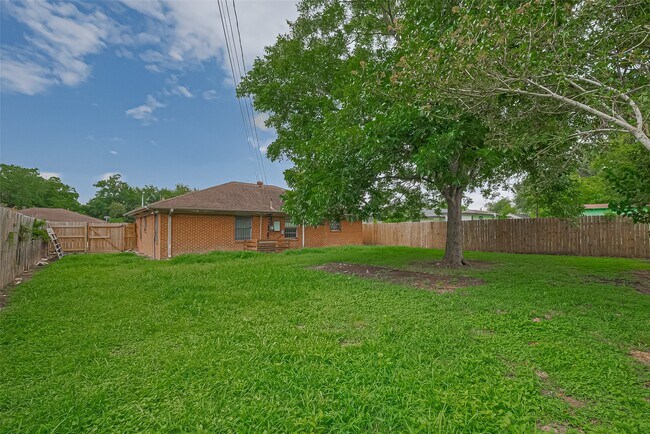 Building Photo - 423 Gammon Dr