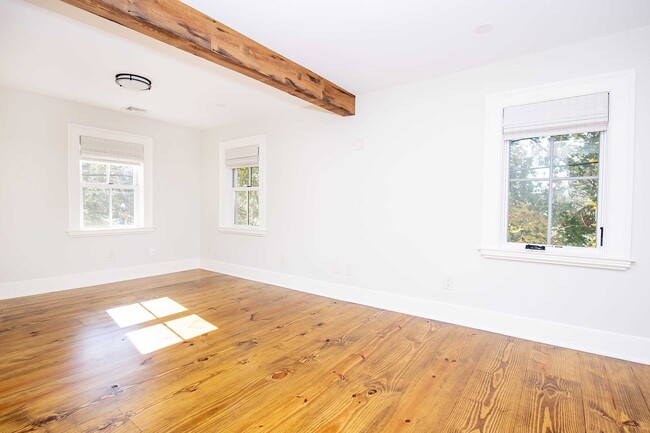 Building Photo - 39 MERRITT Ave