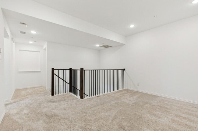 Building Photo - 7143 Buchanan Dr