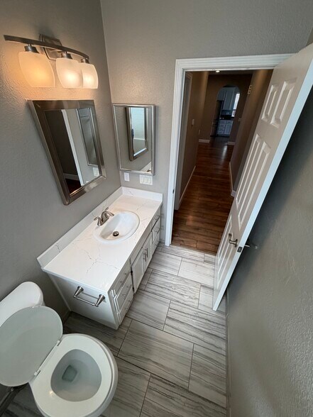 Building Photo - 1605 Paseo Flores Dr