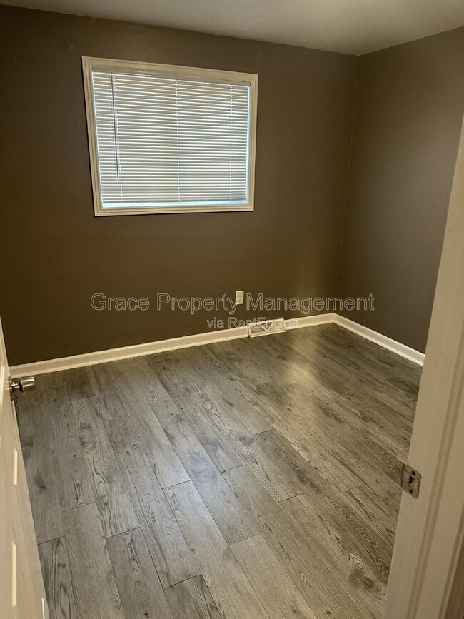 Building Photo - 13669 E Nevada Ave