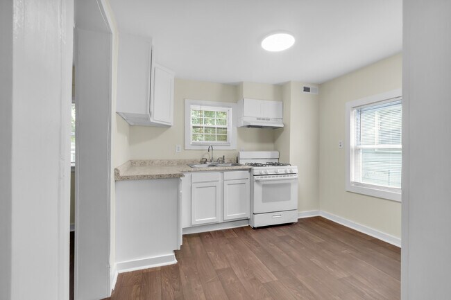 Building Photo - 617 1st Ave