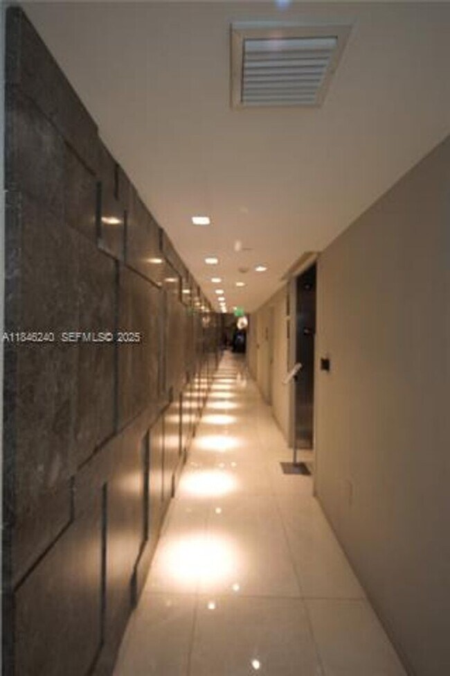 Building Photo - 480 NE 31st St