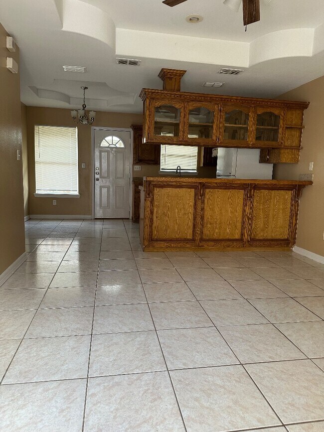 Building Photo - 2300 N Erica St