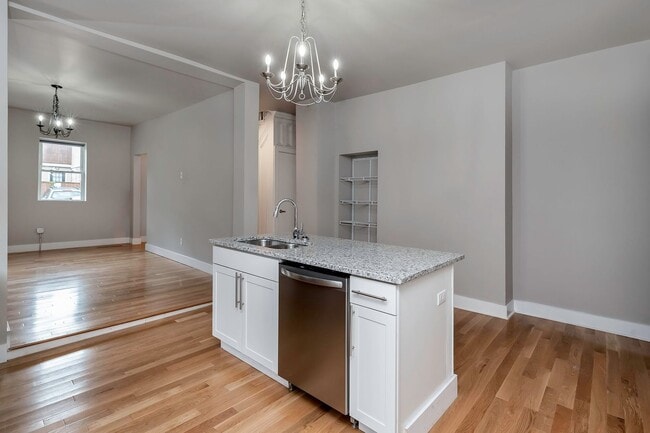 Building Photo - Remodeled 5 bedroom/2 bathroom in South Side