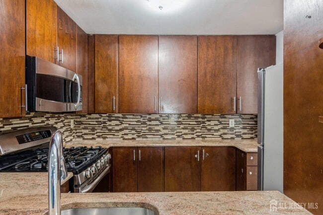 Building Photo - 705 Sunshine Ct