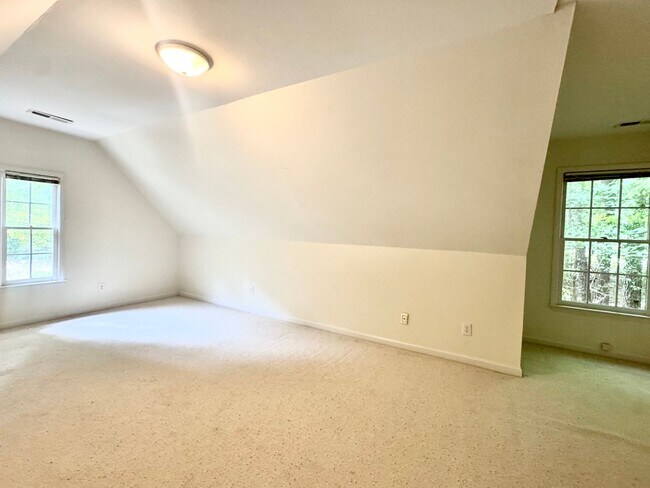 Building Photo - 4 Bed | 2.5 Bath House in Chapel Hill