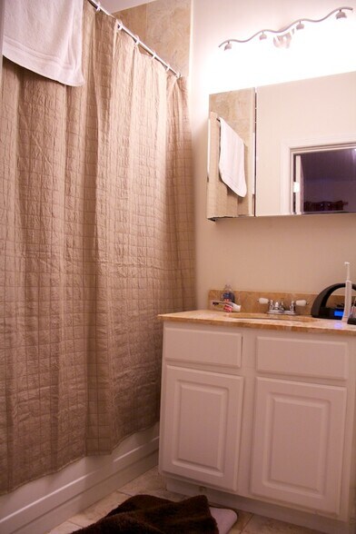 Building Photo - 23 Aspinwall Ave