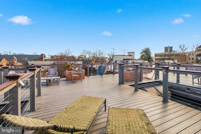 Building Photo - 3051 Idaho Ave NW