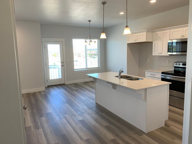 Building Photo - Rodrigues - Hendry Ln