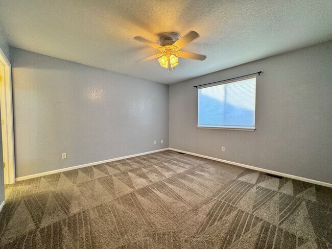 Building Photo - Great Home with Large Back Yard