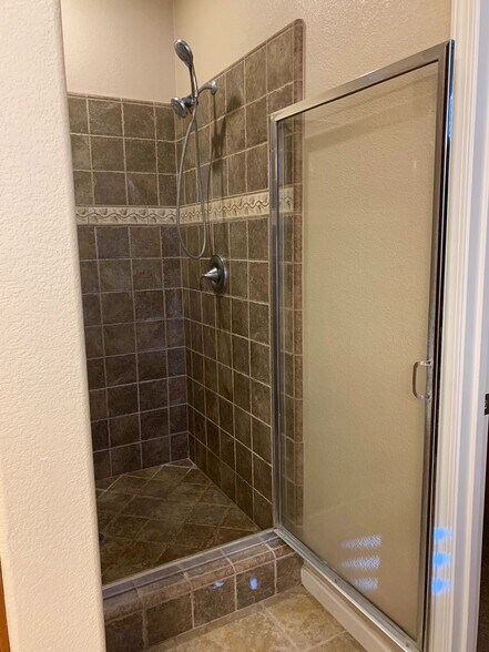 Building Photo - 1205 Imperial Lily Dr