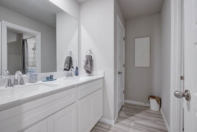 Building Photo - 14705 Travertine Fls Ln