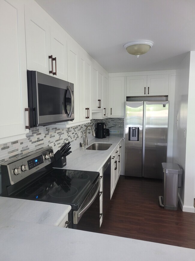 New Kitchen with new appliances and granite countertops - 1645 Ala Wai Blvd