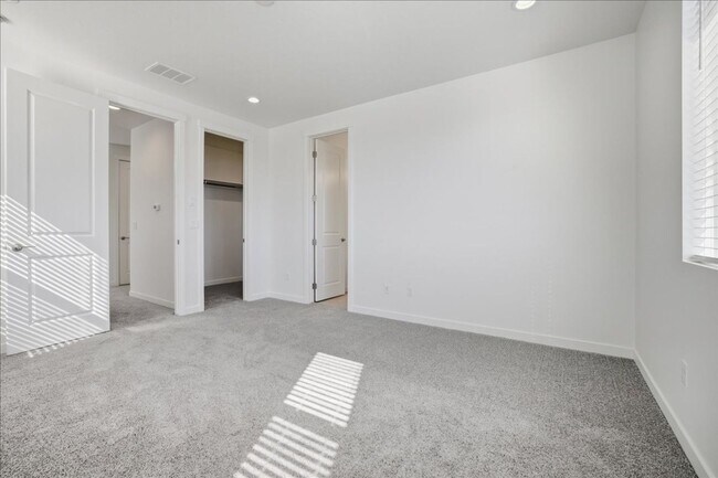 Building Photo - Brand new 3 bed 2.5 bath townhouse