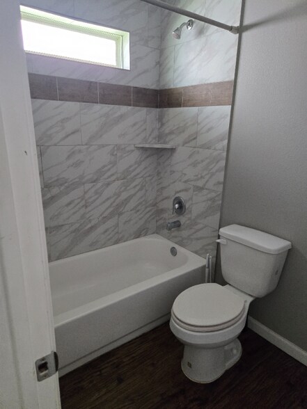 Building Photo - 111 Echols St