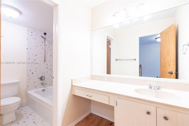 Building Photo - 430 Commodore Dr