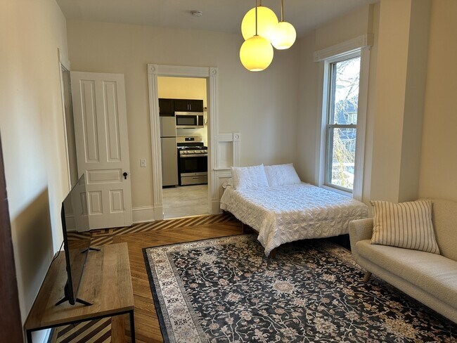 Building Photo - 315 N Pinckney St