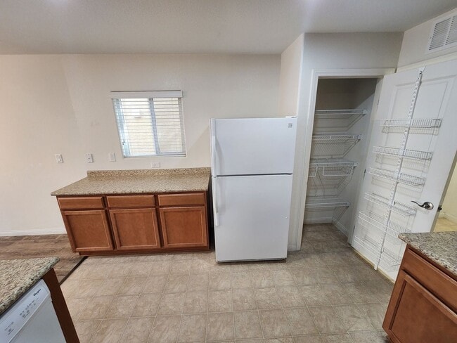 Building Photo - Lovely Two Story Home in Mountain Edge Community