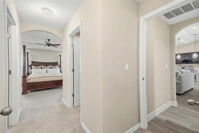 Building Photo - 8 Creek Ct