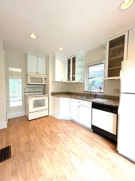 Kitchen - 2903 Maisel Dr