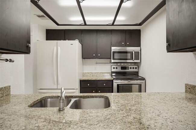 Building Photo - 14120 E Temple Dr