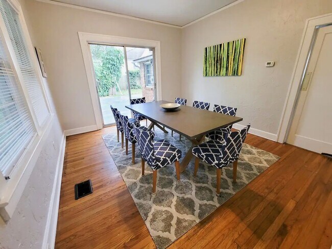 Building Photo - 949 SW 13th St