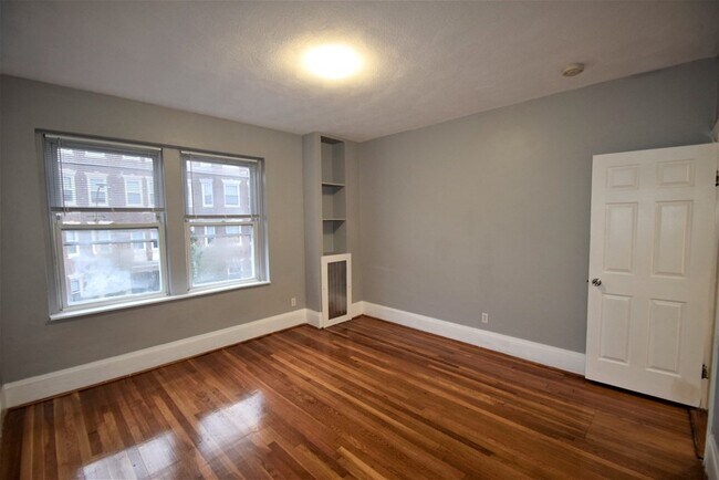 Building Photo - 83 Glenville Ave