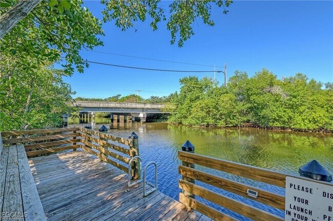 Building Photo - 1747 Beverly Dr