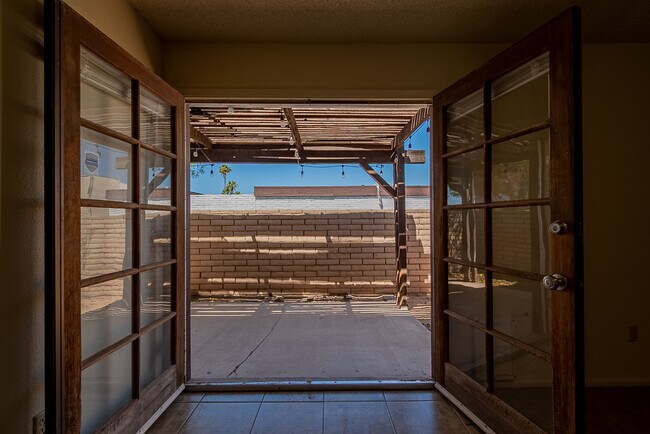 Building Photo - 2650 S Los Amigos Dr