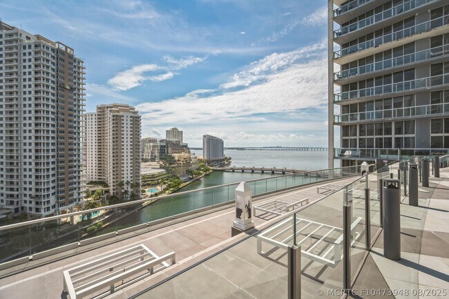 Building Photo - 475 Brickell Ave