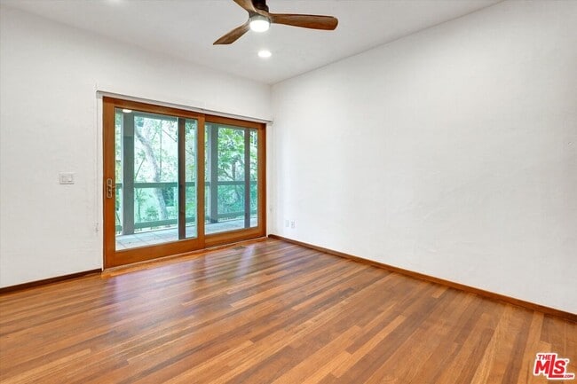 Building Photo - 3916 Rambla Orienta