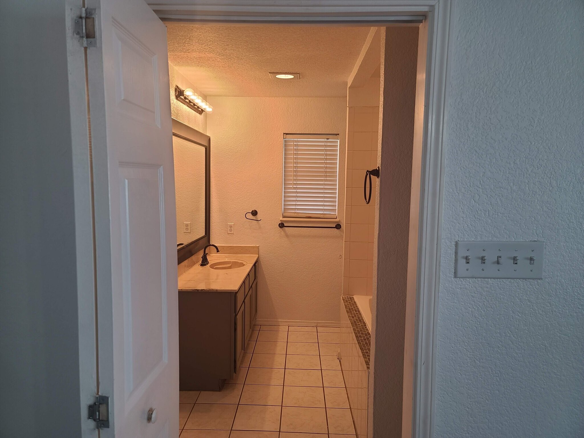 Building Photo - 4810 Cherry Tree Dr