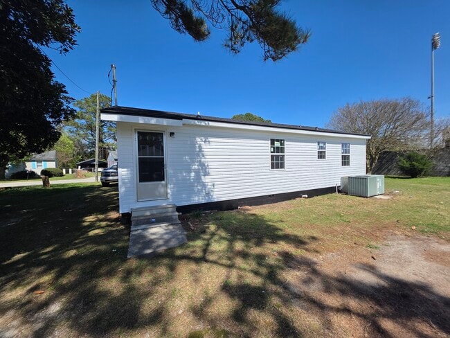 Building Photo - 1001 James St