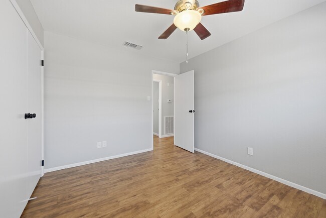 Building Photo - 600 E Stone St