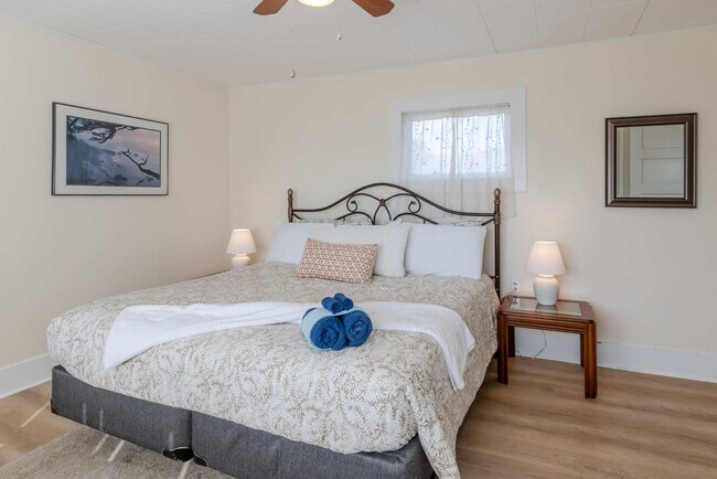 Building Photo - 640 S Columbia St