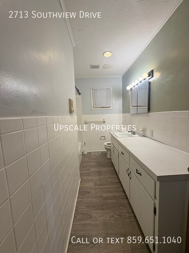 Building Photo - 2713 Southview Dr