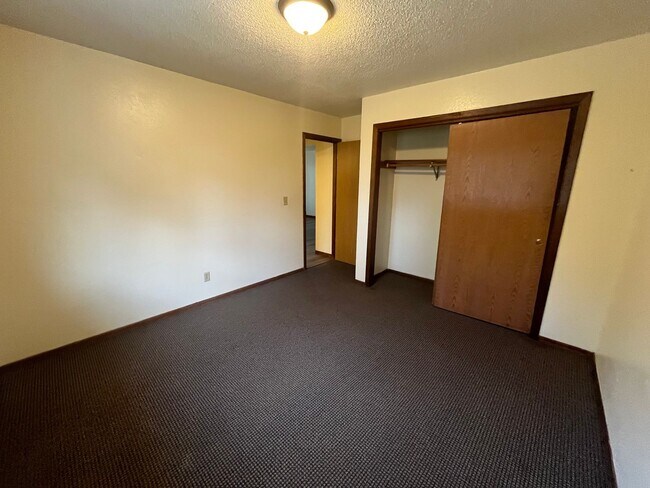 Building Photo - 2 Bed Apartment at the Driftless Apartment...