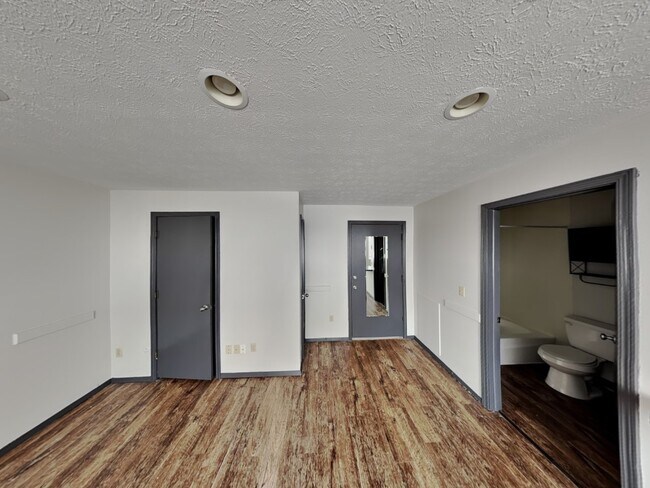 Building Photo - 49 E 14th Ave