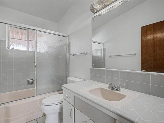 Building Photo - Charming 3-Bedroom Home with Spacious Yard & Versatile Storage!