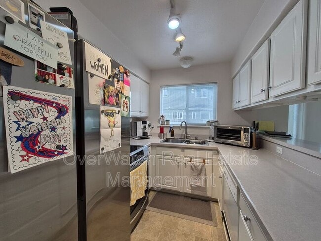 Building Photo - 3926 Lakehurst Cir